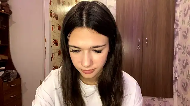 EunHendericks online show from November 18, 2025, 10:52 am