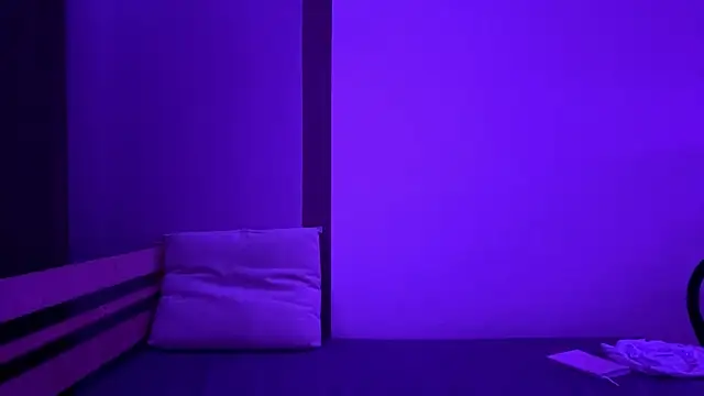 EmilySkyline online show from November 22, 2025, 7:13 pm