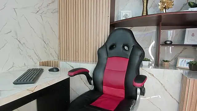 Lucy Vegas online show from March 14, 2026, 2:33 pm