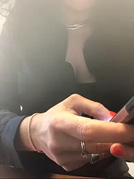 Deessenympho online show from February 6, 2026, 9:12 am