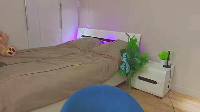 Snapshot of LilyPoetry_ chatting on November 23, 2025, 11:32 am LilyPoetry online show from November 23, 2025, 11:32 am