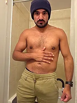 piggylatino online show from November 25, 2025, 8:20 pm