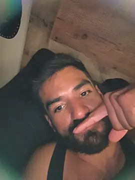 piggylatino online show from April 16, 2026, 8:42 pm