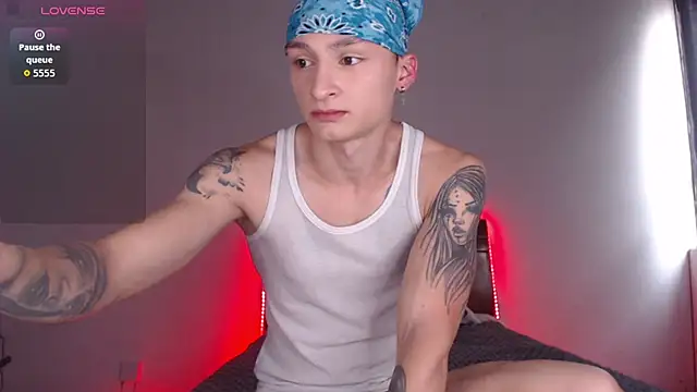 Snapshot of ArthurPhoenixx chatting on January 9, 2026, 9:49 pm ArthurPhoenixx online show from January 9, 2026, 9:49 pm