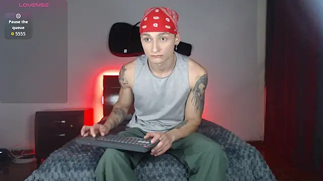 Snapshot of ArthurPhoenixx chatting on January 12, 2026, 12:49 am ArthurPhoenixx online show from January 12, 2026, 12:49 am