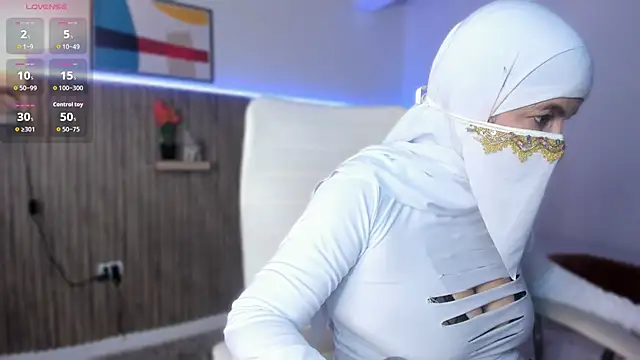 Hannaa Dolly online show from December 3, 2025, 2:52 am