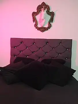 Snapshot of StephanieMadison chatting on November 19, 2025, 8:31 pm StephanieMadison online show from November 19, 2025, 8:31 pm