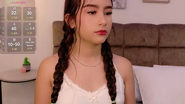 Sophie Honey18 online show from November 29, 2025, 1:47 pm