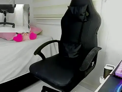 goddess of bitches online show from February 19, 2026, 5:03 am