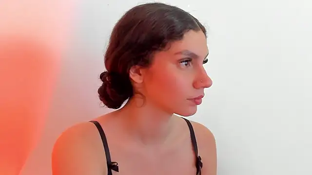 cloee20  online show from December 22, 2025, 2:30 am