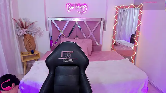 ISABELA TAY online show from November 20, 2025, 11:43 am