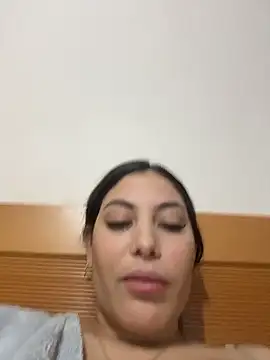 Snapshot of Anna_Bitch_Disgusting chatting on January 17, 2026, 6:18 am Anna Bitch Disgusting online show from January 17, 2026, 6:18 am