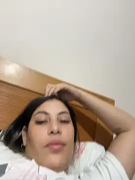 Snapshot of Anna_Bitch_Disgusting chatting on February 14, 2026, 4:31 am Anna Bitch Disgusting online show from February 14, 2026, 4:31 am