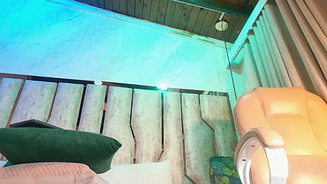 Caroline palmerr online show from December 15, 2025, 3:22 am