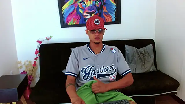 Isaacas  online show from November 15, 2025, 11:29 am