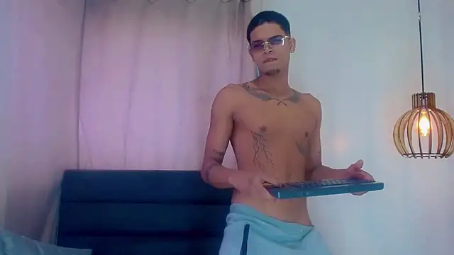 Isaacas  online show from November 18, 2025, 11:36 am