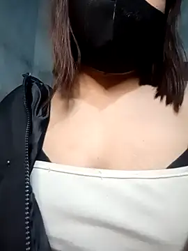 YuCii2k1 online show from November 13, 2025, 4:11 am