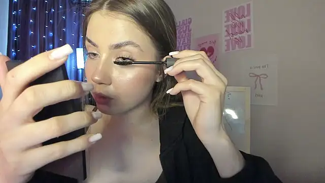 Aurora Glow21 online show from March 20, 2026, 12:32 pm