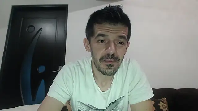 Snapshot of Dale_E chatting on December 2, 2025, 5:57 am Dale E online show from December 2, 2025, 5:57 am