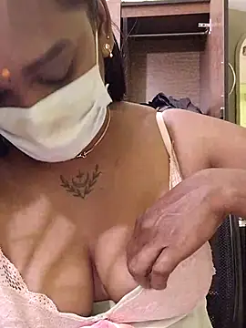 Snapshot of Dharshini98 chatting on January 18, 2026, 11:30 pm Dharshini98 online show from January 18, 2026, 11:30 pm