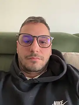 Snapshot of brrratan chatting on December 3, 2025, 9:40 am brrratan online show from December 3, 2025, 9:40 am