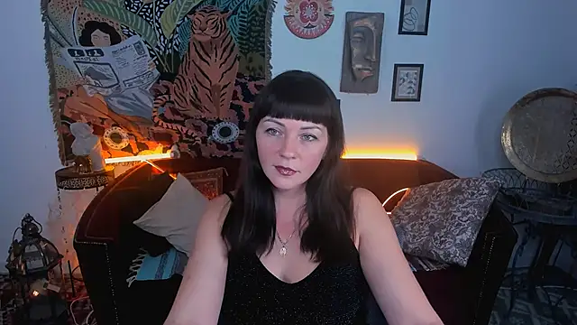 RosaliReed online show from November 14, 2025, 10:58 am