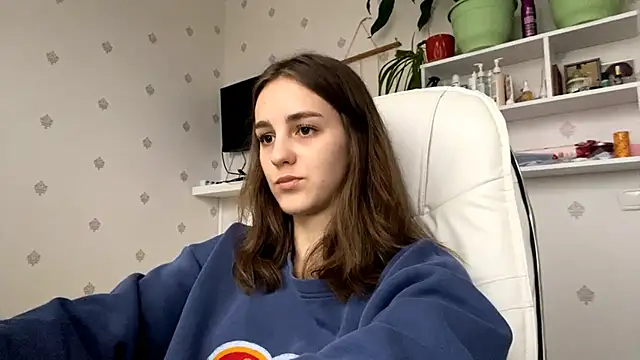 SweetieKatie online show from November 21, 2025, 12:15 pm