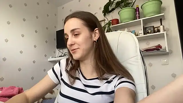 SweetieKatie online show from December 15, 2025, 10:08 am