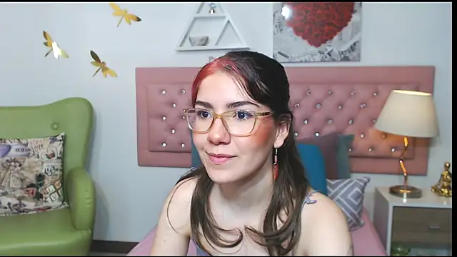 AriLumi online show from November 20, 2025, 7:46 pm