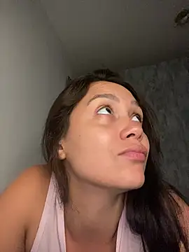 carolsapequinha online show from February 16, 2026, 11:01 pm