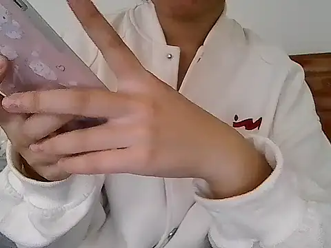 emii207 online show from December 3, 2025, 2:41 am