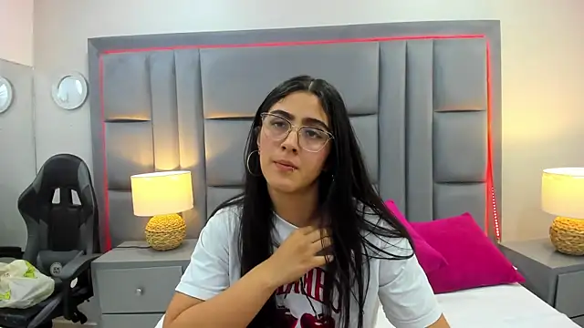 LuisaFranco online show from December 3, 2025, 3:36 am