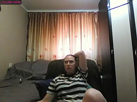 JenniDeep online show from April 14, 2026, 11:05 am