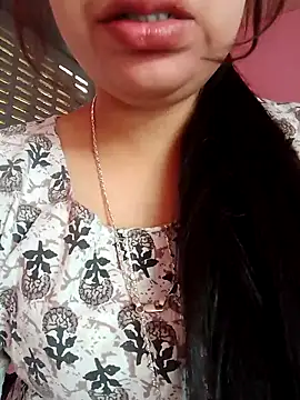 Snapshot of isha_sharma2002 chatting on December 3, 2025, 6:32 am isha sharma2002 online show from December 3, 2025, 6:32 am