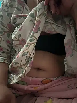 Snapshot of isha_sharma2002 chatting on February 1, 2026, 4:05 pm isha sharma2002 online show from February 1, 2026, 4:05 pm