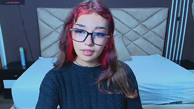 Laracooper  online show from November 17, 2025, 6:03 pm