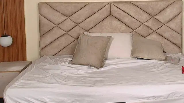 Laracooper  online show from March 4, 2026, 7:42 pm