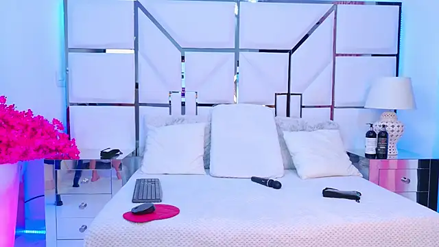 VeronicaSttar online show from December 16, 2025, 11:37 am