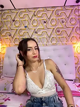 MelanyyJhonson15 online show from November 23, 2025, 10:42 pm
