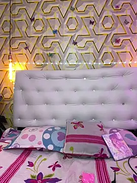 MelanyyJhonson15 online show from April 15, 2026, 2:18 am