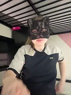 Snapshot of secretcouple_00 chatting on February 11, 2026, 8:19 am secretcouple 00 online show from February 11, 2026, 8:19 am