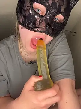 secretcouple 00 online show from April 20, 2026, 11:39 pm