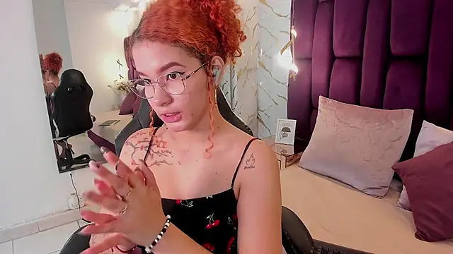 Snapshot of avrilwaynee chatting on November 18, 2025, 1:04 pm avrilwaynee online show from November 18, 2025, 1:04 pm