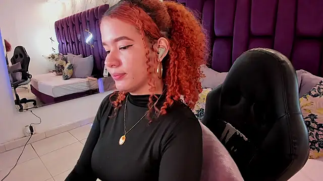 avrilwaynee online show from November 21, 2025, 11:53 am