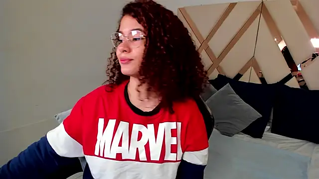 avrilwaynee online show from December 18, 2025, 11:49 am