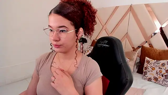 avrilwaynee online show from January 13, 2026, 12:10 pm