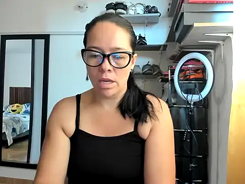 caroline 47 online show from February 11, 2026, 1:05 pm