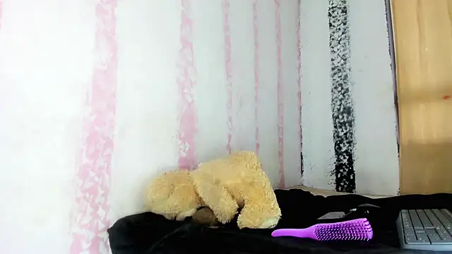 Ember Victiria online show from November 22, 2025, 9:47 pm