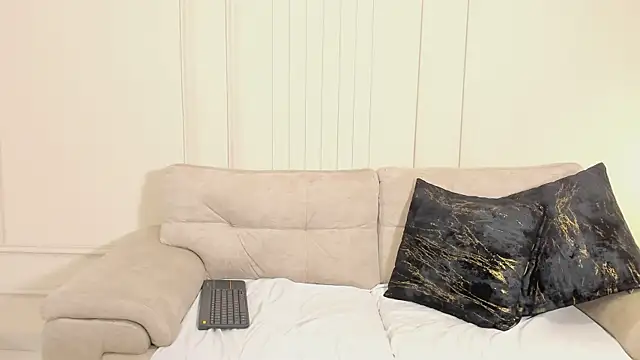 Snapshot of Naomi_Lynn chatting on December 4, 2025, 7:55 pm Naomi Lynn online show from December 4, 2025, 7:55 pm