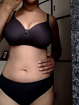 Snapshot of sexy_lelina chatting on May 12, 2026, 5:04 am sexy lelina online show from May 12, 2026, 5:04 am